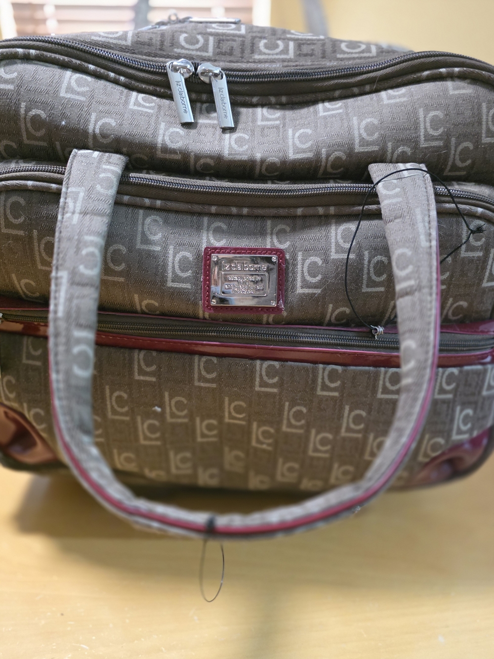 NWT Liz Claiborne Brown Logo Travel Bag with Wheels Carry On Approved - Picture 14 of 14